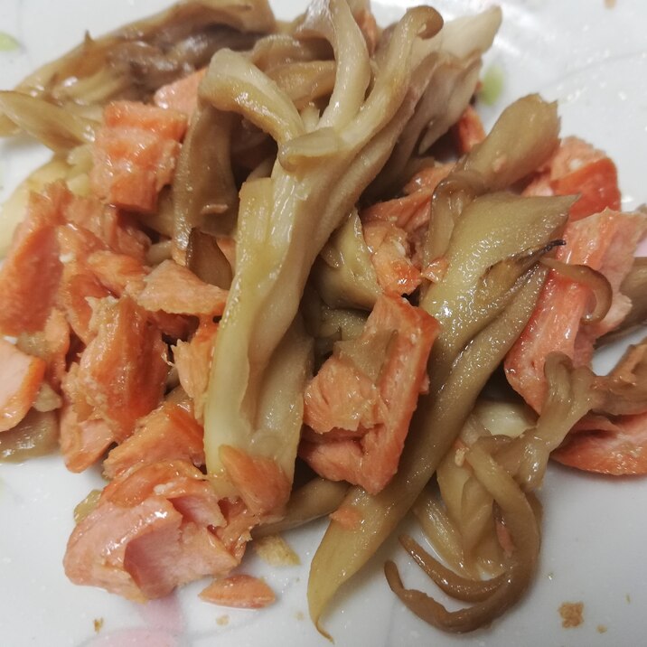 焼塩鮭とマイタケのマヨポン酢炒め